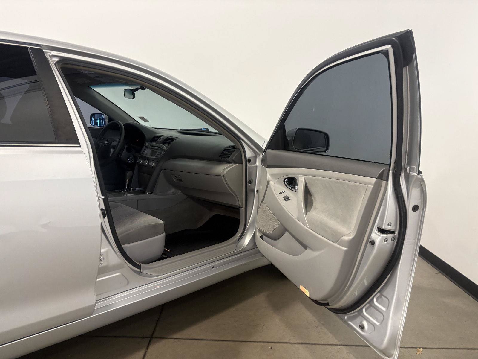 Used 2011 Toyota Camry LE FWD image 46
