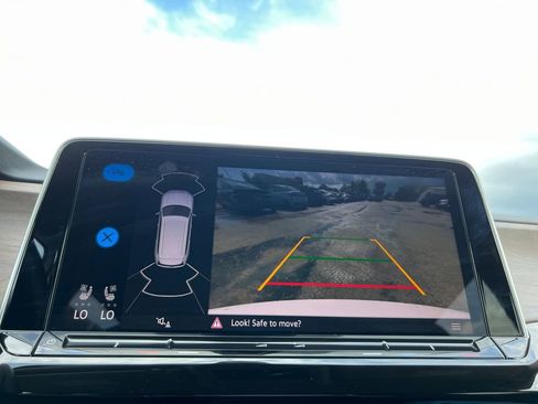 Used 2025 Volkswagen Atlas SE FWD image 9