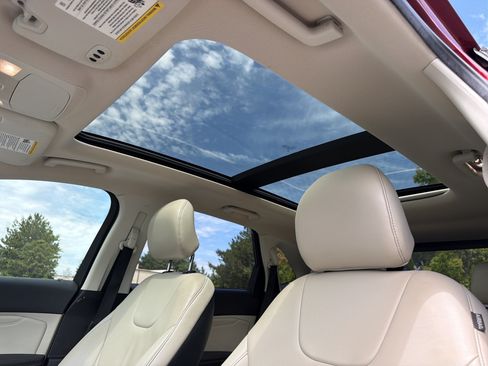 Used 2018 Ford Edge Titanium w/ Technology Package FWD image 8