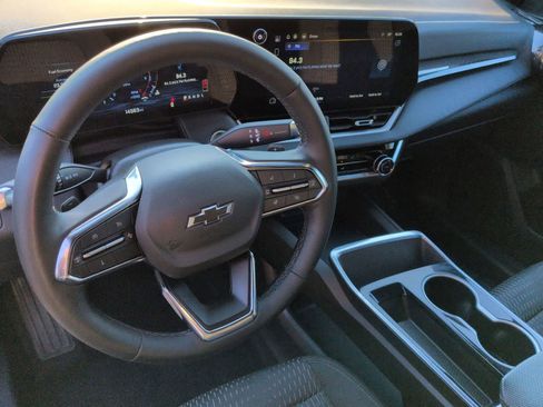 Used 2025 Chevrolet Equinox LT w/ Midnight Edition FWD image 10