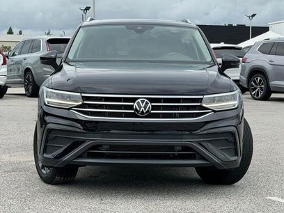 Used 2023 Volkswagen Tiguan SE w/ Panoramic Sunroof Package