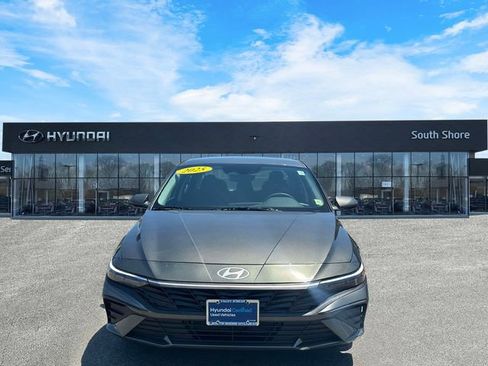 Used 2025 Hyundai Elantra Hybrid FWD image 2