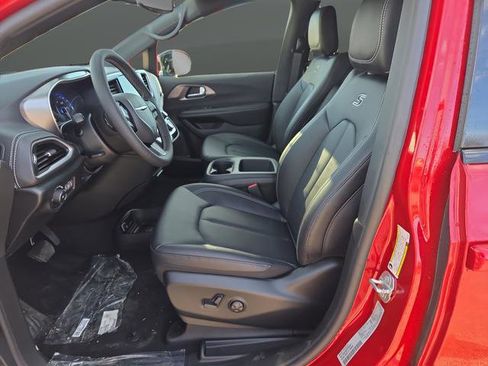 New 2026 Chrysler Pacifica Select w/ S Appearance Package image 4