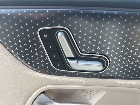 Used 2025 Mercedes-Benz GLA 250 image 11