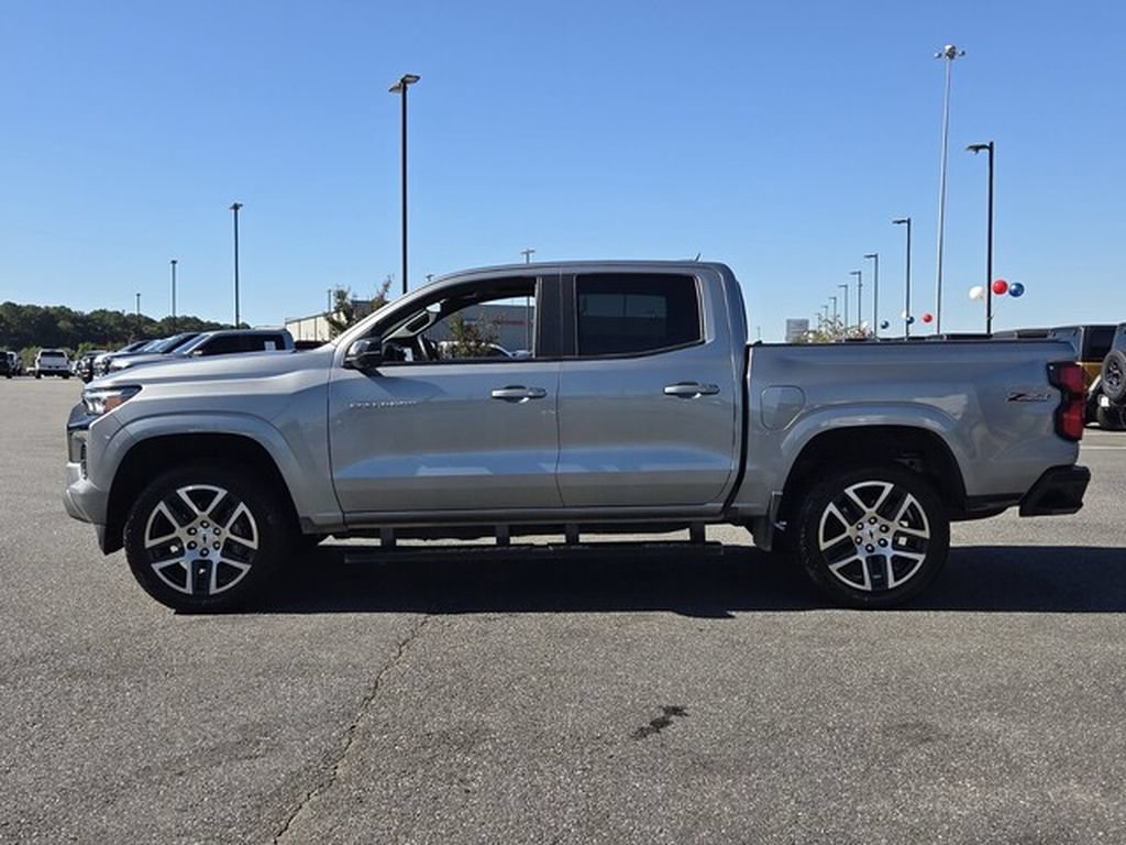 Used 2023 Chevrolet Colorado Z71 w/ Z71 Convenience Package 2 AWD/4WD image 2