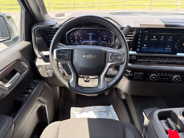 Used 2025 Chevrolet Silverado 1500 RST w/ Z71 Off-Road Package AWD/4WD image 14