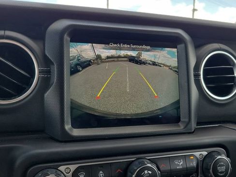 Used 2022 Jeep Wrangler Unlimited Sahara w/ Cold Weather Group image 26