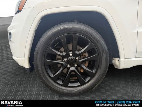 Used 2018 Jeep Grand Cherokee Altitude AWD/4WD image 9