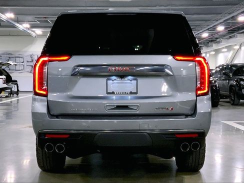 Used 2023 GMC Yukon XL AT4 image 4