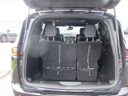 Certified 2025 Chrysler Pacifica Select FWD image 19
