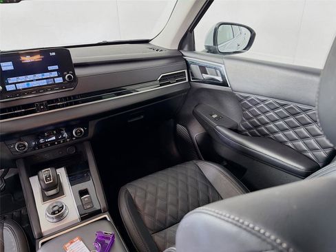 Used 2023 Mitsubishi Outlander SEL AWD/4WD image 23