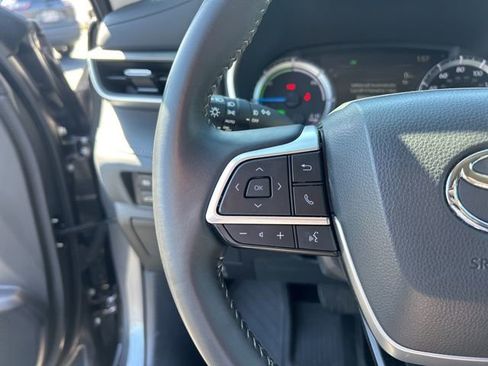 Used 2025 Toyota Highlander XLE image 21