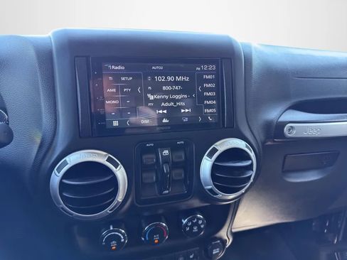 Used 2016 Jeep Wrangler Unlimited Sahara AWD/4WD image 19