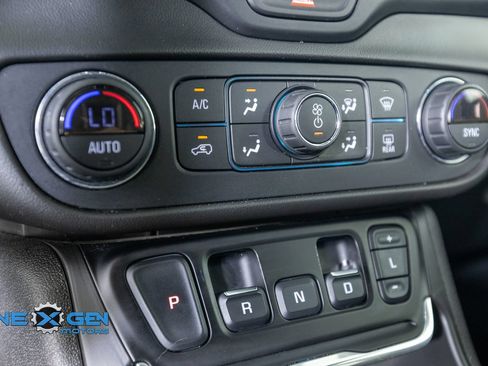 Used 2020 GMC Terrain Denali w/ Denali Premium Package AWD/4WD image 22