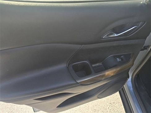 Used 2023 GMC Acadia SLE image 14