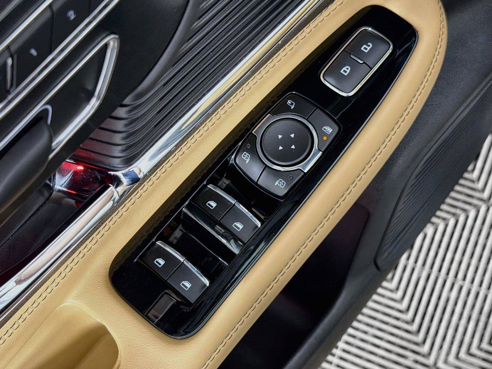 Used 2022 Lincoln Corsair Reserve w/ Equipment Group 201A AWD/4WD image 24