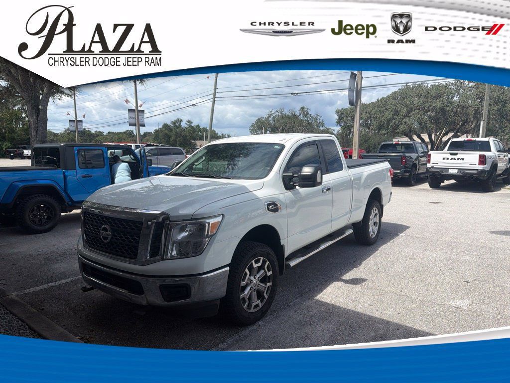 Used 2018 Nissan Titan SV AWD/4WD image 1