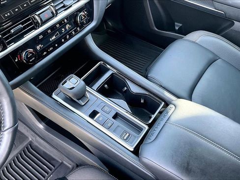 Used 2024 Nissan Pathfinder SL image 15