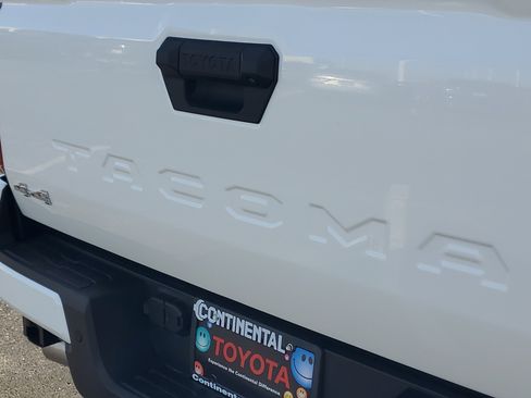 Used 2025 Toyota Tacoma SR5 image 6