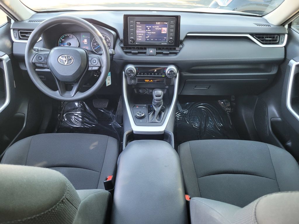Used 2021 Toyota RAV4 LE AWD/4WD image 16
