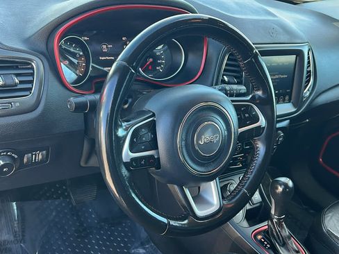 Used 2019 Jeep Compass Trailhawk image 10