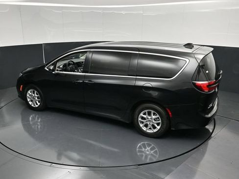 Certified 2023 Chrysler Pacifica Touring-L FWD image 53
