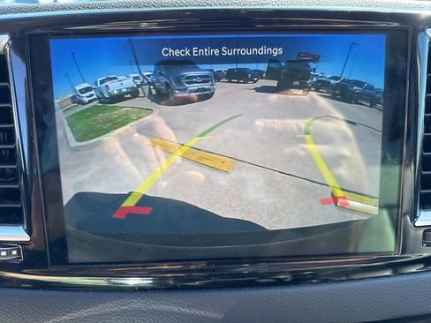 Used 2023 Chrysler Pacifica Touring-L image 26