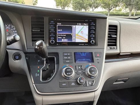 Used 2020 Toyota Sienna XLE w/ XLE Navigation Package FWD image 25