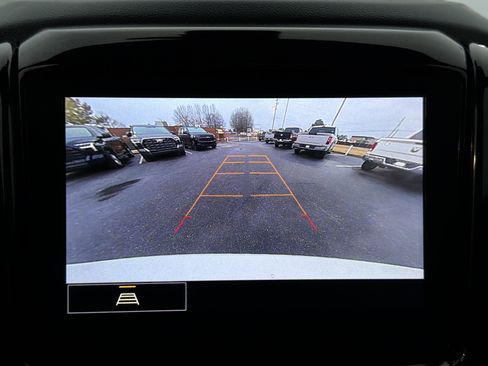 Used 2023 Chevrolet Traverse LT image 32