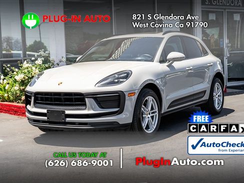 Used 2022 Porsche Macan AWD/4WD image 1