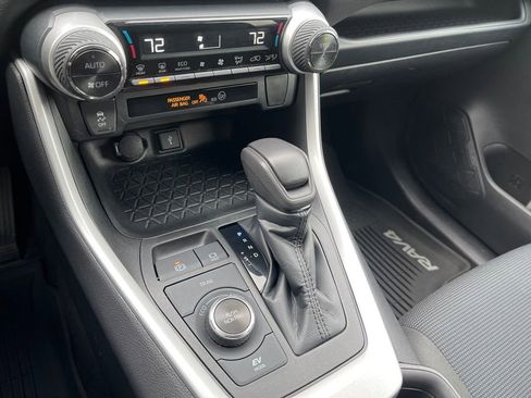 Used 2021 Toyota RAV4 LE image 22