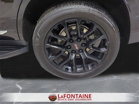 Certified 2024 GMC Yukon SLT w/ SLT Luxury Package image 31