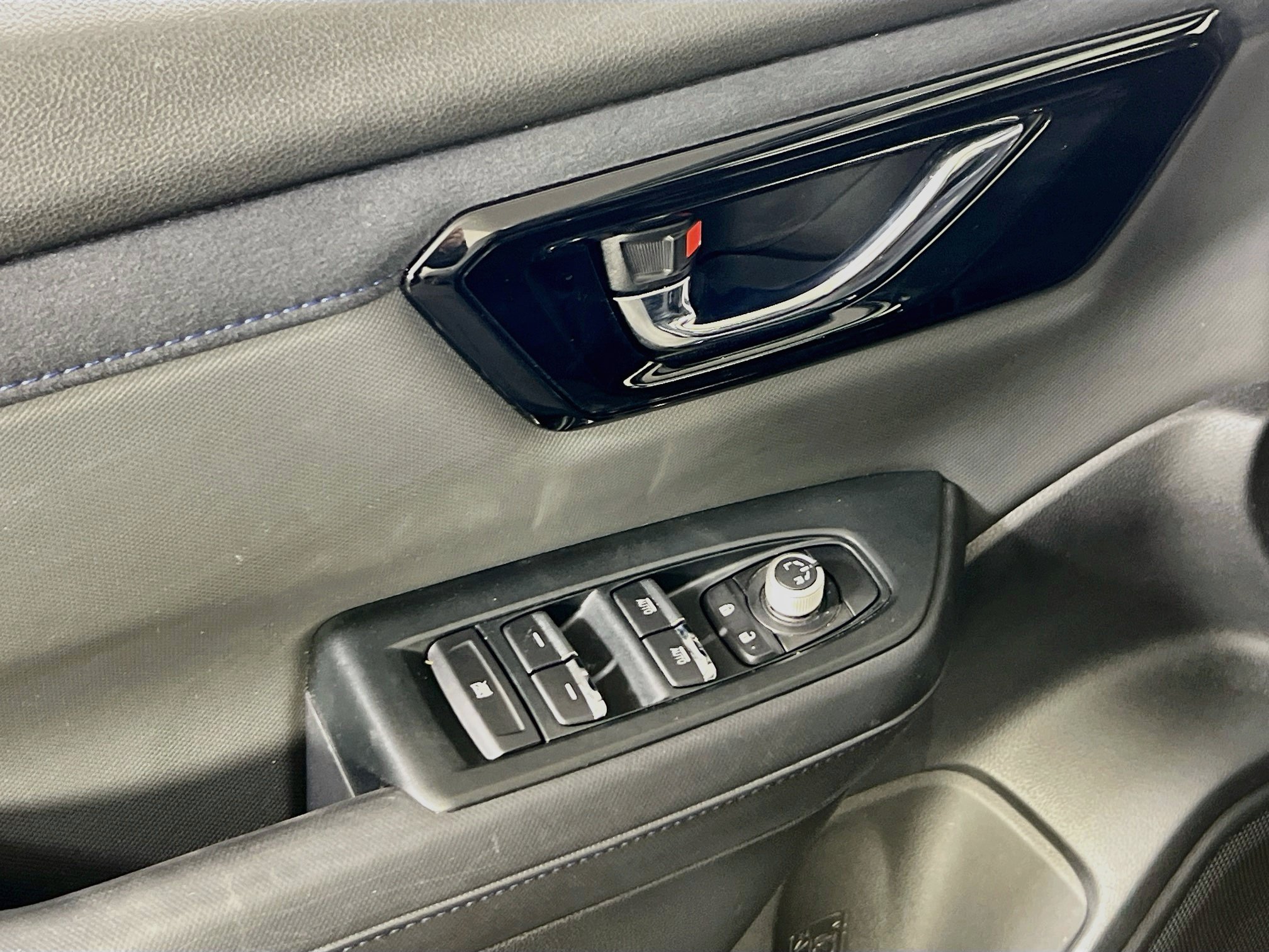 Used 2025 Subaru Forester Limited AWD/4WD image 17