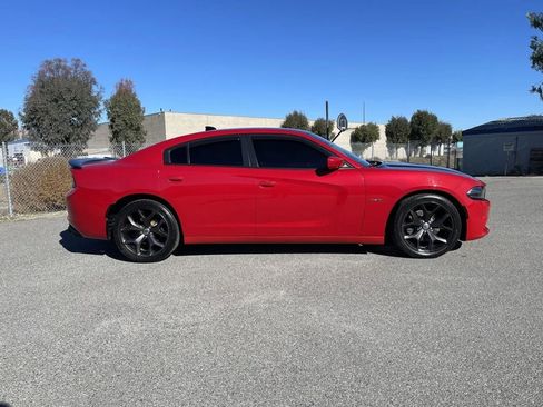 Used 2017 Dodge Charger R/T w/ Plus Group image 4
