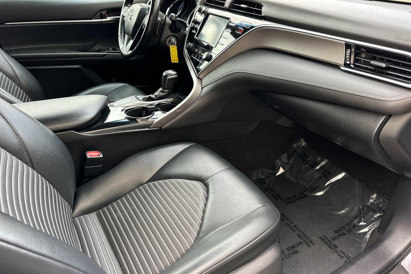 Used 2018 Toyota Camry SE FWD image 19