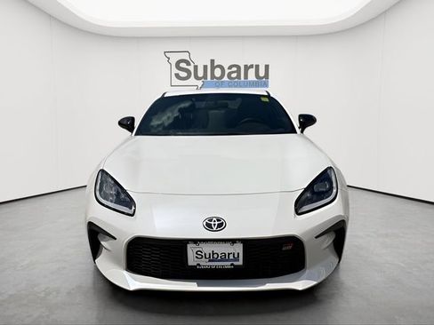 Used 2025 Toyota GR86 Premium w/ ALL Weather Mat Package (TMS) RWD image 2