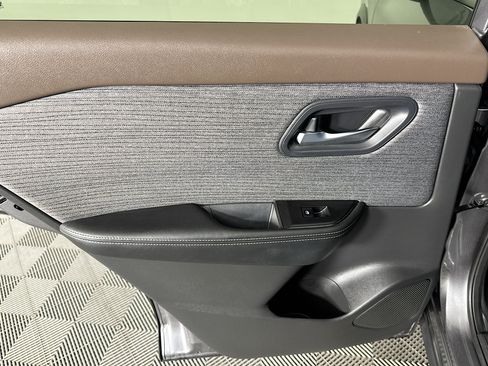 Used 2022 Nissan Rogue SV FWD image 24