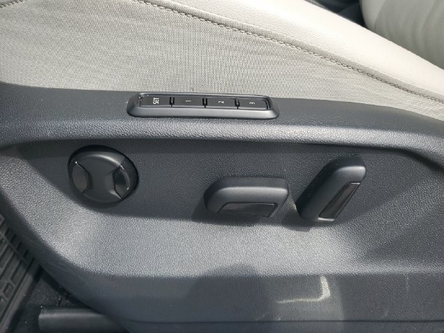 Used 2018 Volkswagen Tiguan SEL Premium AWD/4WD image 25