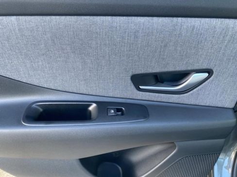 New 2026 Hyundai Elantra Limited FWD image 32