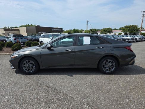 Certified 2024 Hyundai Elantra SEL FWD image 4