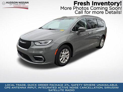 Used 2022 Chrysler Pacifica Touring-L image 1