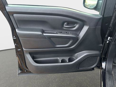 Used 2022 Nissan Titan S image 15