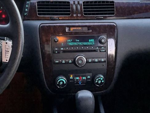 Used 2016 Chevrolet Impala LT image 8