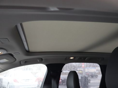 Used 2025 Volvo XC60 B5 Plus image 18