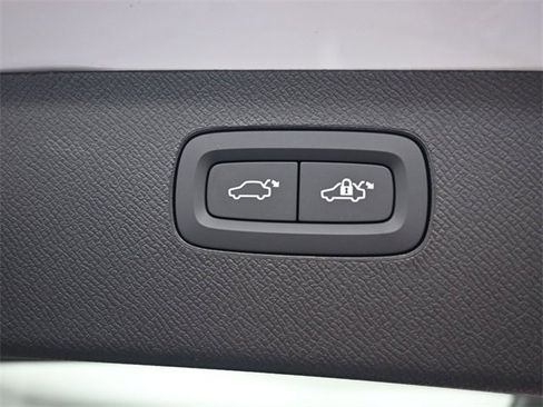 New 2026 Volvo XC90 B6 Core image 31