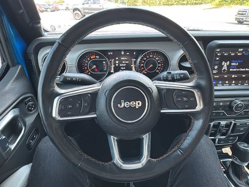 Used 2022 Jeep Wrangler Unlimited Sahara AWD/4WD image 10