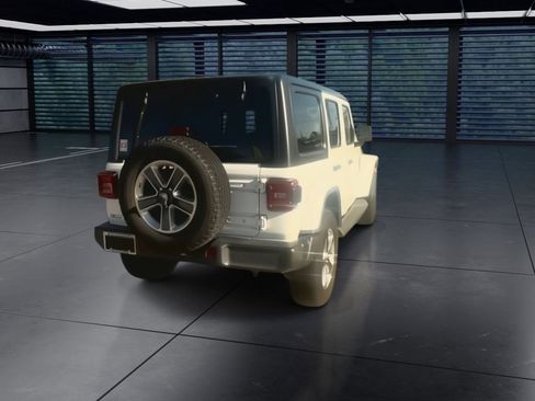 Used 2019 Jeep Wrangler Unlimited Sahara w/ Safety Group AWD/4WD image 8