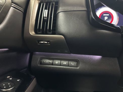 Used 2024 Nissan Pathfinder Platinum image 38