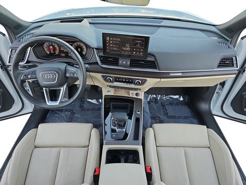 Used 2024 Audi Q5 2.0T Prestige w/ Prestige Package image 9