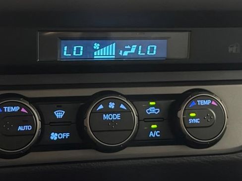 Used 2023 Toyota Tacoma TRD Sport AWD/4WD image 19